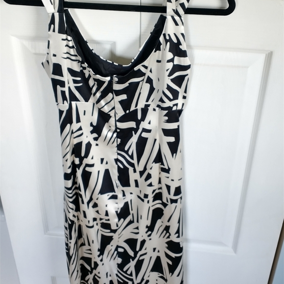 Women's black and white dress - Picture 6 of 6